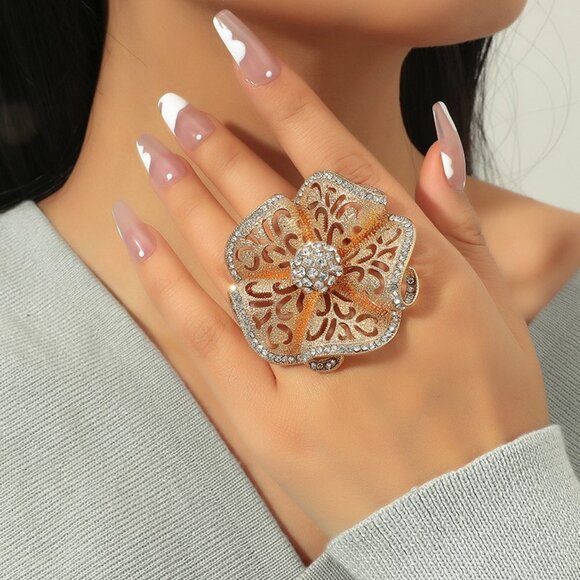 Exaggerated Rhinestone Floral Ring - Picture 3 of 4